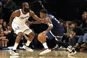 英雄联盟世界赛比分-两人的球风相似吗？香波特：我称爱德华兹为右手版的哈登