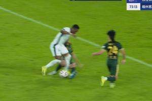 刘浩帆送点梅开二度！马宁观看VAR后判罚点球