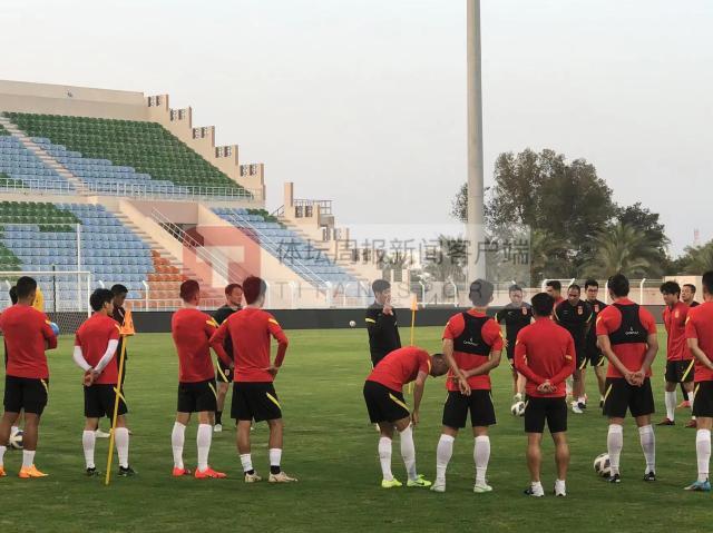 英雄联盟世界赛比分-国足抵阿曼三次更换训练场地 重点演练定位球攻守