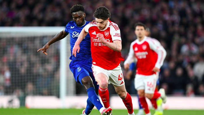 电竞比赛结果-豪门悲喜夜：居莱尔后场吊射皇马4-1 阿森纳2-0 曼城1-1惨遭爆冷|联赛|西汉姆联|埃弗顿|皇家马德里|勒沃库森_新浪体育_新浪新闻